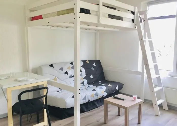 Proche Universite Et Hopital - Tram A 2 Pas